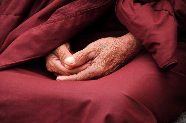 Ngồi thiền niệm Phật như thế nào là đúng cách và hiệu quả