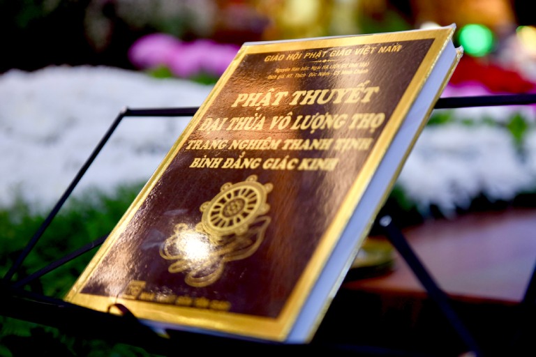 Kinh Vô Lượng Thọ là gì? Ý nghĩa và nghi thức tụng đúng cách