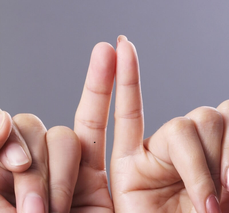 Nốt ruồi ở ngón tay út: điềm báo tốt hay xấu?