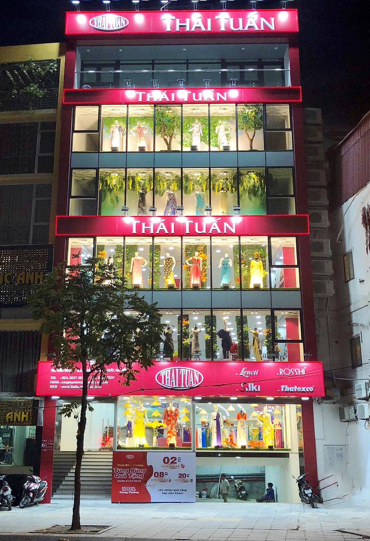 Thái Tuấn khai trương cửa hàng vải thời trang thứ 2 tại Hà Nội