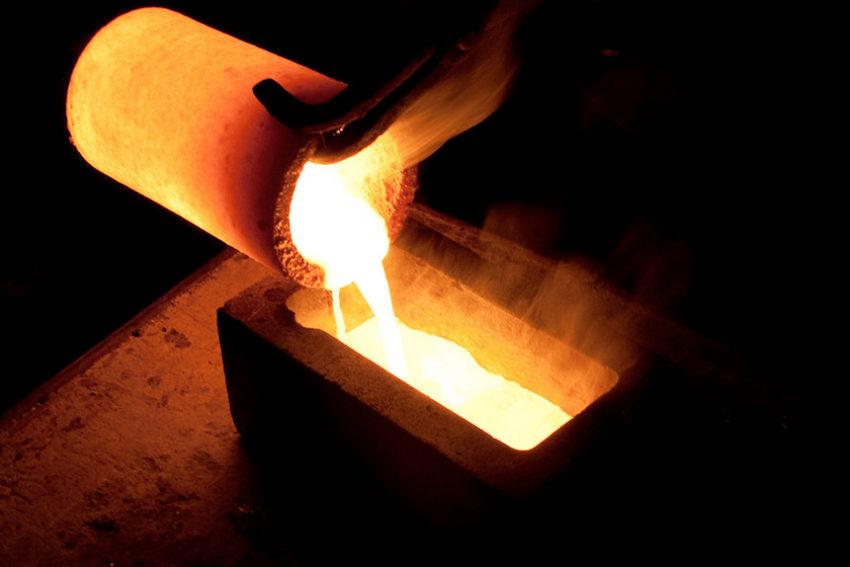 Mệnh Bạch Lạp Kim là gì? Hợp với những màu nào nhất?