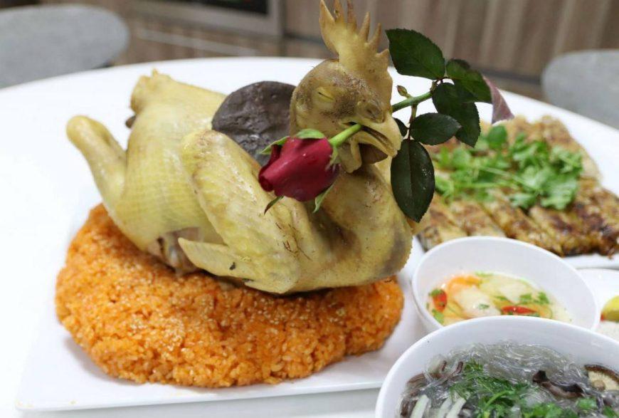 Lễ dâng lên ông Hoàng Bảy gồm lễ mặn và lễ chay