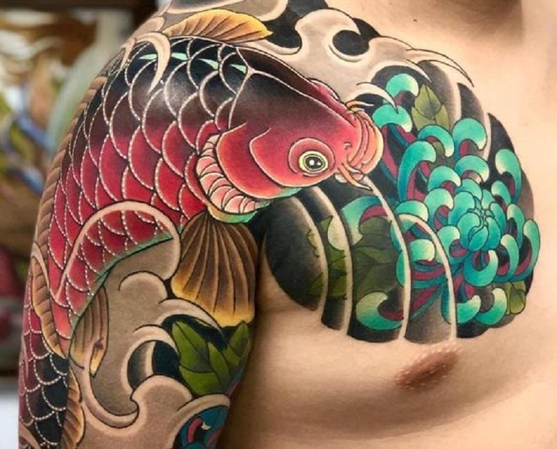 Hình xăm cá chép vượt Vũ Môn ở ngực nam