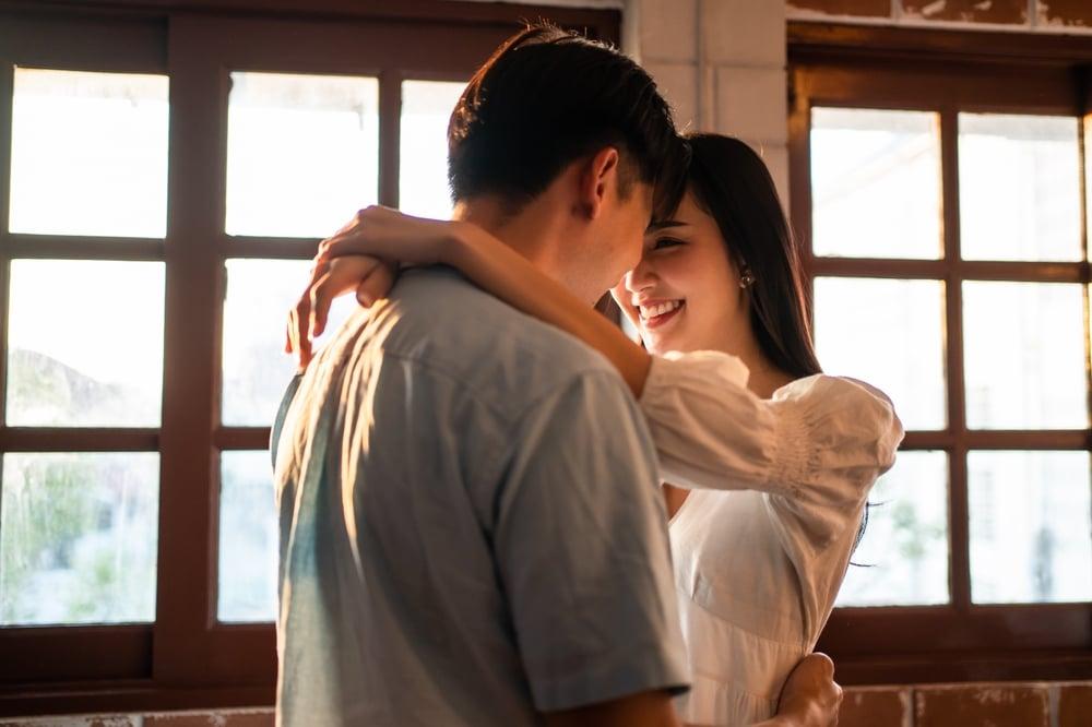 Chồng 1994 vợ 1998 sinh con năm nào hợp? Con tuổi nào là tốt nhất?