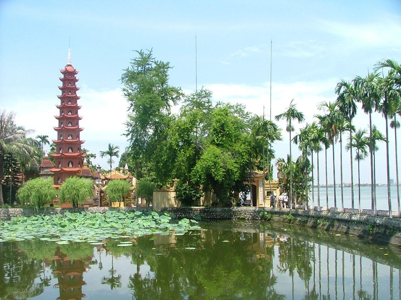 Toàn cảnh chùa Trấn Quốc