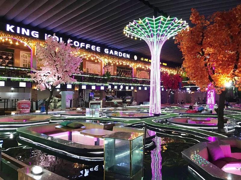 Trải nghiệm thú vị vừa thưởng thức cafe vừa xem cá Koi tại King Koi Coffee