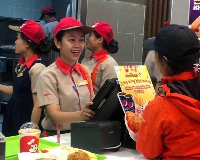 Vải Kate Silk dùng để may đồng phục nhân viên Jollibee