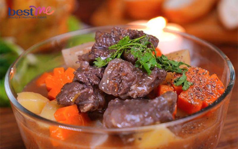 Trình bày và thưởng thức món bò sốt vang