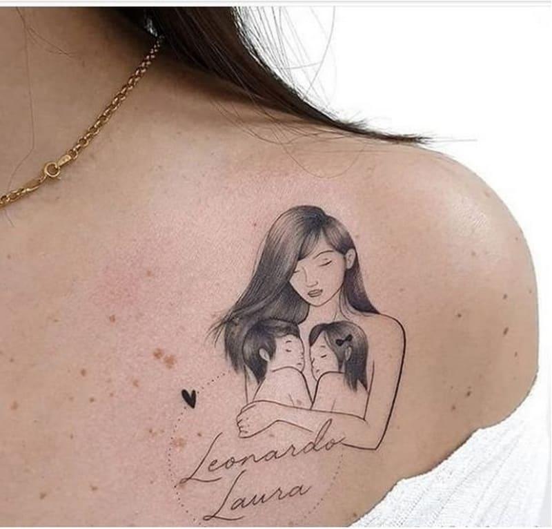 Tattoo mẹ bồng con ở bắp tay bảo vệ khỏi đầu sói