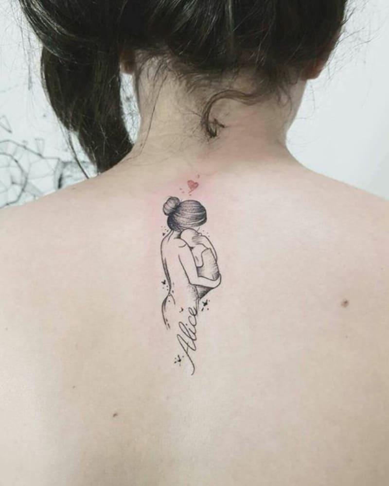 Hình xăm tượng trưng cho mối quan hệ mẹ con vô cùng thiêng liêng
