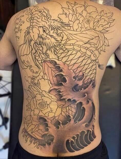 Hình xăm cá chép hóa rồng kín lưng đơn giản