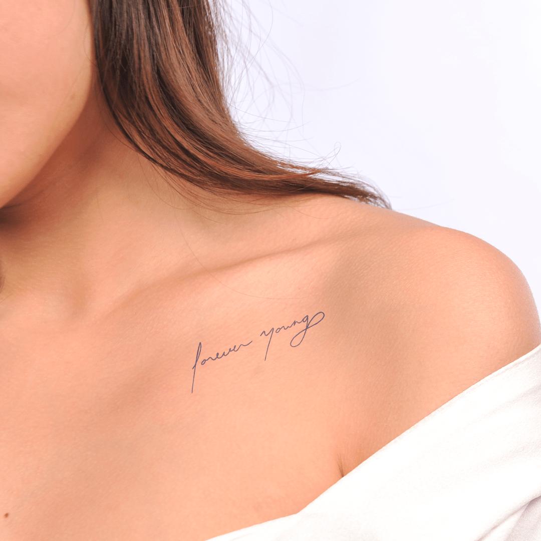 Hình xăm nhỏ ở ngực