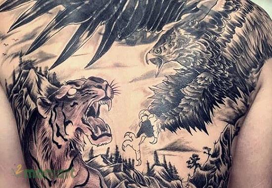 Hình xăm đại bàng và hổ kín lưng