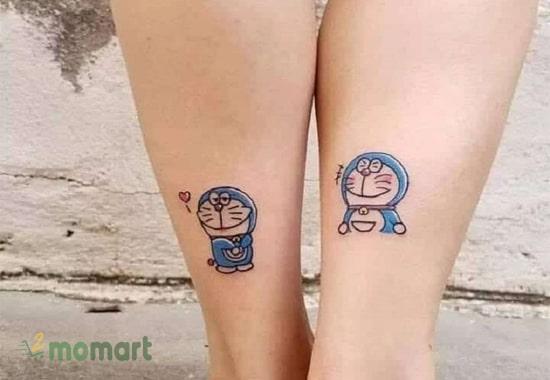 Xăm hình Doraemon ở chân với phong cách đơn giản