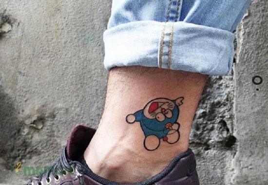 Biểu cảm đáng yêu của Doraemon được thể hiện trong hình tattoo
