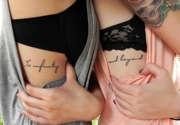 Hình xăm chữ tại vùng mạn sườn cho phụ nữ