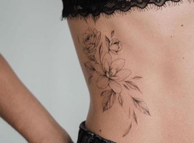 Hình xăm nhỏ cute tại mạn sườn là điểm nhấn nhỏ xinh cho phái đẹp