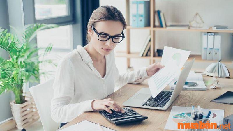 Trách nhiệm quản lý tài chính trong mô tả công việc giám sát nhà hàng