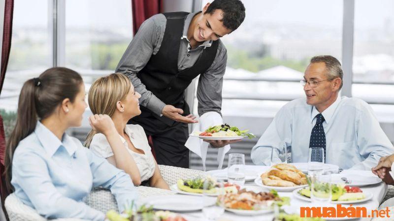 Trách nhiệm giải quyết sự cố, phàn nàn trong mô tả công việc giám sát nhà hàng