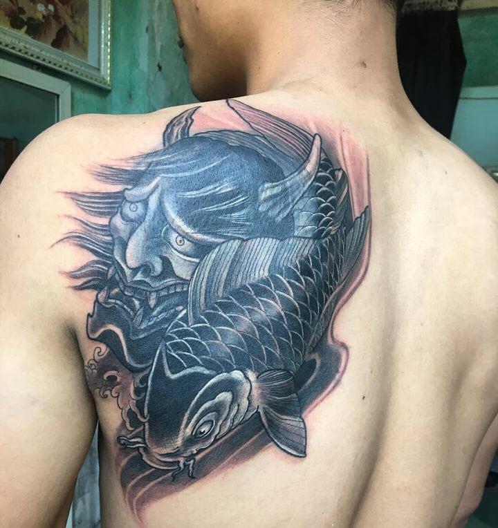 Mẫu hình xăm mặt quỷ và cá chép