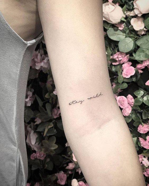 Tattoo chữ ở bắp tay dành cho giới trẻ