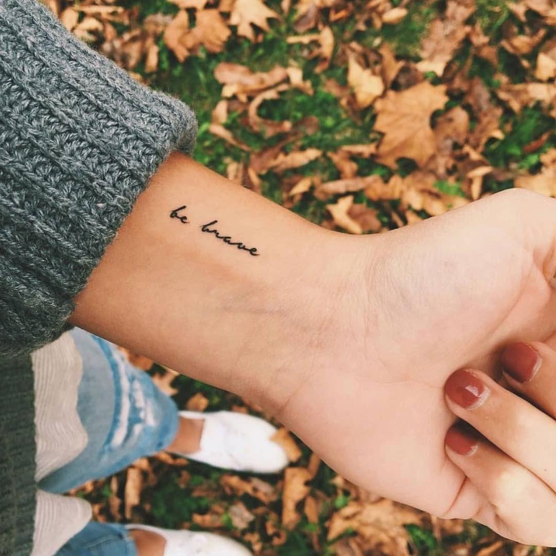 Tattoo chữ mini ở cổ tay