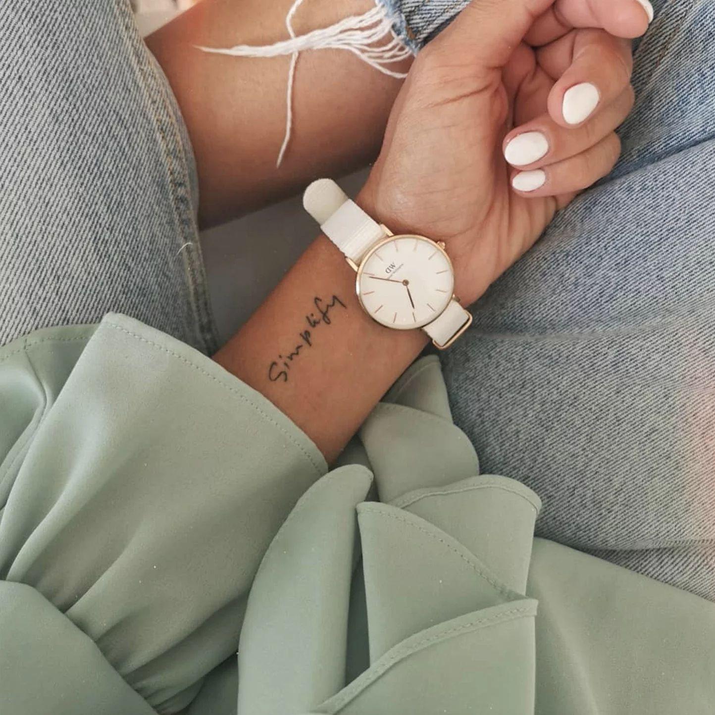 Tattoo chữ Be brave ở cổ tay