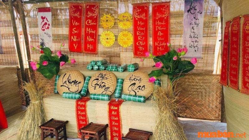Trang trí Tết trường mầm non bằng các câu đối thư pháp