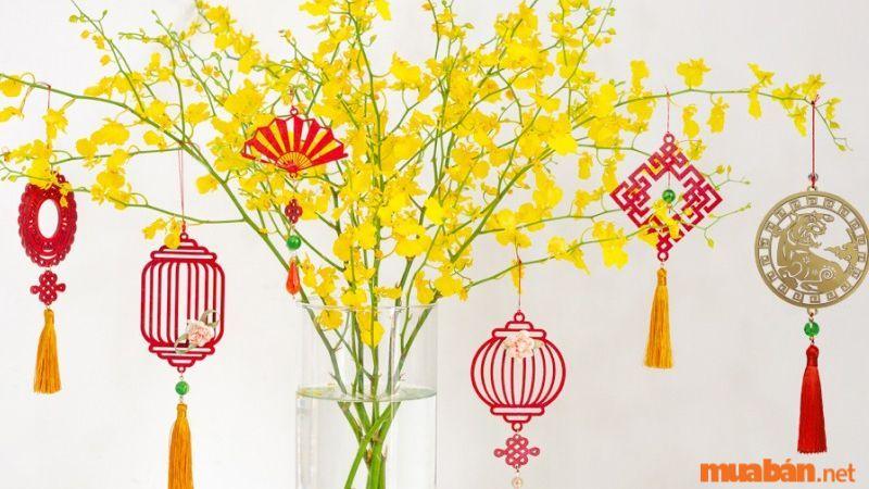 Trang trí Tết lớp học trường mầm non bằng dây may mắn
