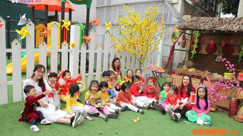 Trang trí Tết trường mầm non với tiểu cảnh phiên chợ quê ngày Tết