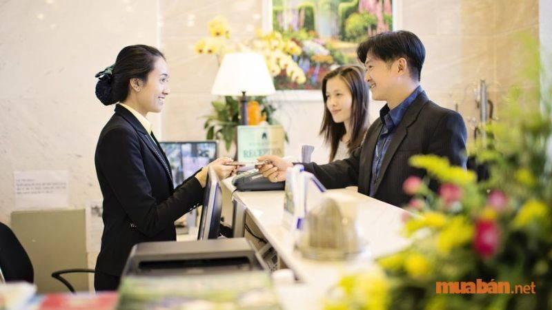 Lễ tân khách sạn Quận 1