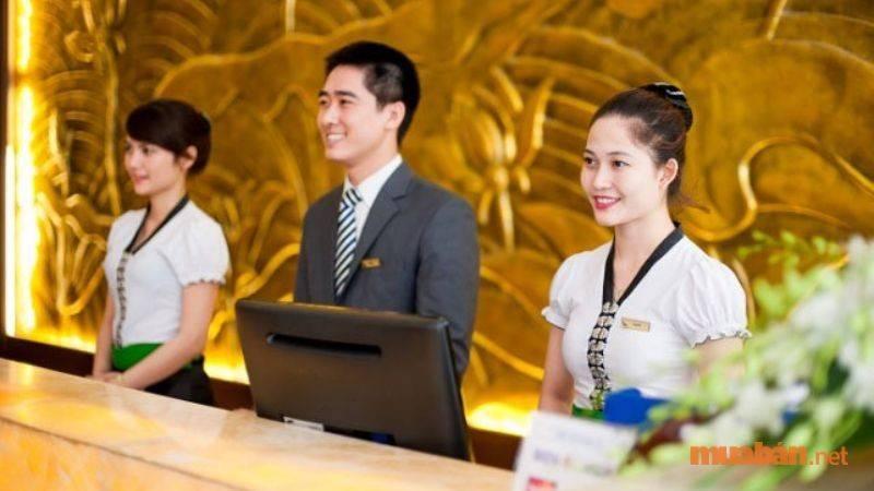 Lễ tân khách sạn quận 1