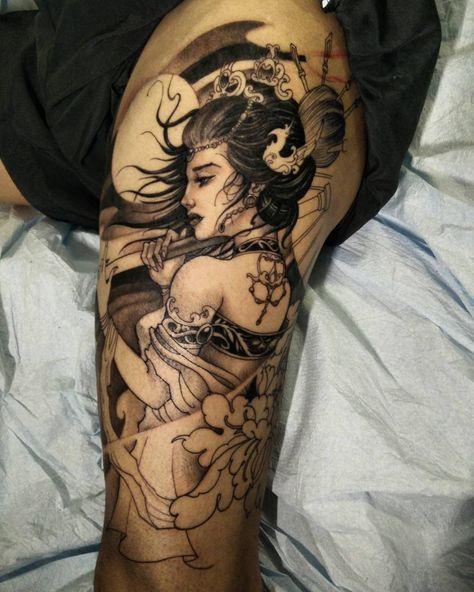 hình xăm geisha ở bắp chân